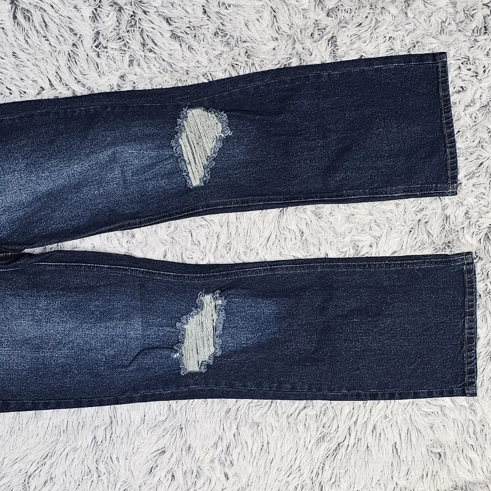 TINSELTOWN | 90's BABY HIGH-RISE BOOTCUT DISTRESSED JEANS \\ SIZE 9…